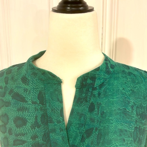Emerald green snake skin patterned fabric linen dress by ALLEGRA MASETTI - Picture 5 of 8